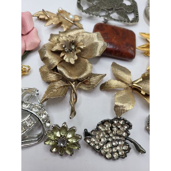 Vintage Brooch Lot of 14 Mixed Floral & Rhinestone Pins, Wear or Resell - Picture 3 of 12